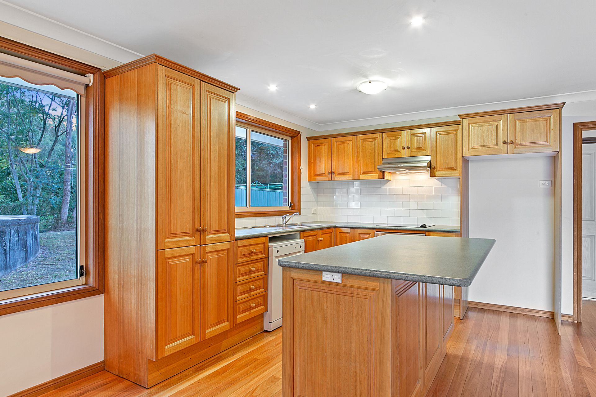 8 Waratah Street, Bowen Mountain - Thumbnail 4
