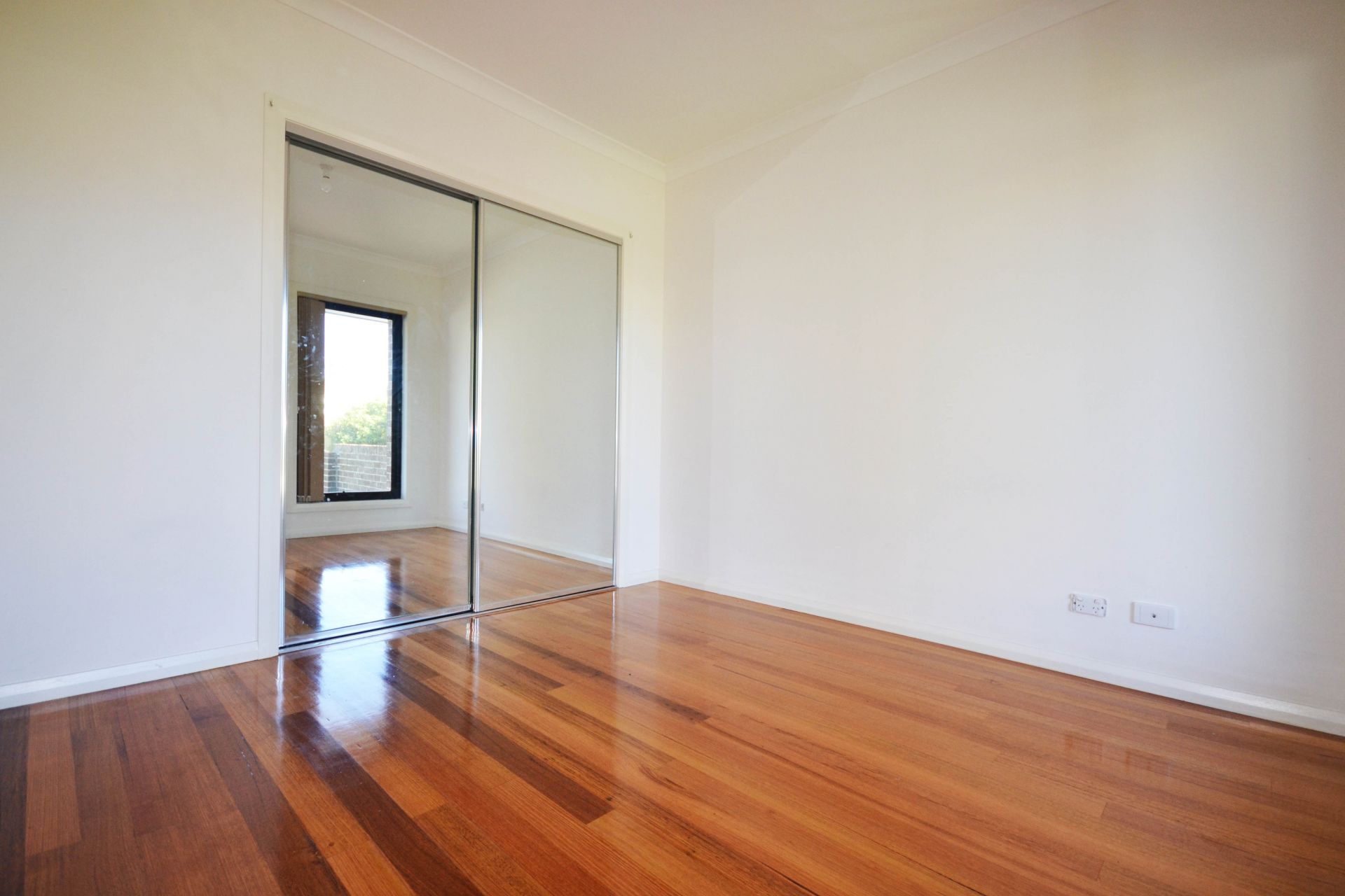 PERFECTLY PROPORTIONED & IMPRESSIVE THROUGHOUT