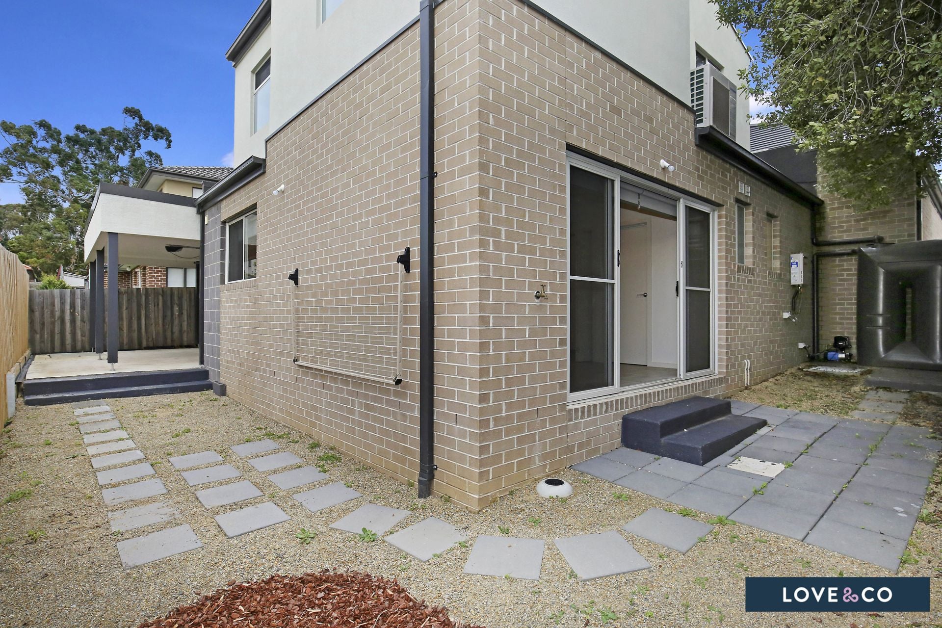 PRESTIGE, STYLE AND SUNFILLED COURTYARD