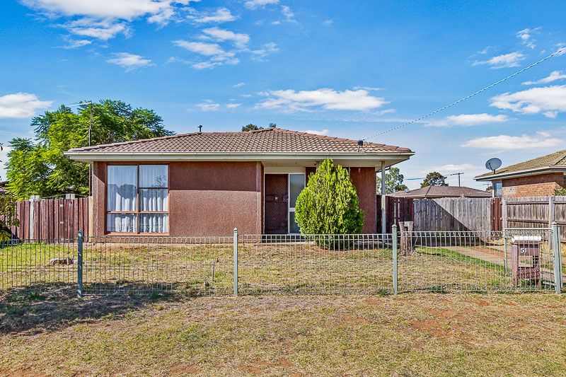 51 Jonathan Drive, Bacchus Marsh - Thumbnail 2