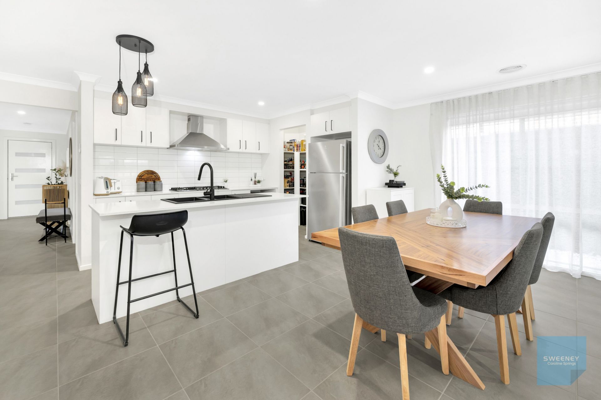 27 Tora Crescent, Fraser Rise - Thumbnail 3