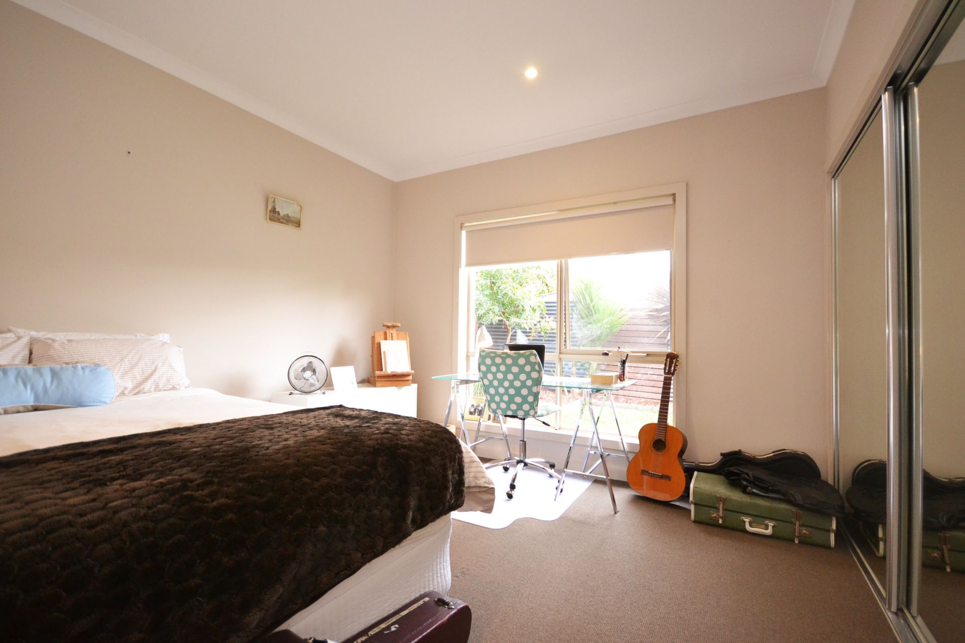 MODERN ELEGANCE WITH A WARM, INVITING AMBIENCE