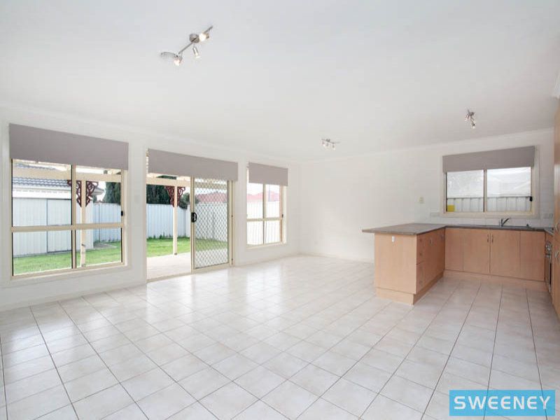 16 Wyperfeld Circuit, Caroline Springs - Thumbnail 5