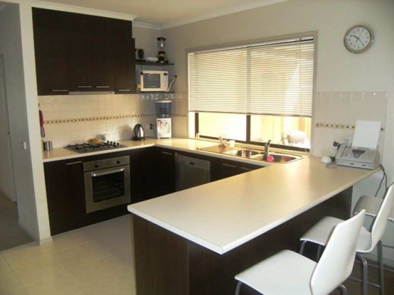 8 Braeside Walk, Caroline Springs - Thumbnail 3