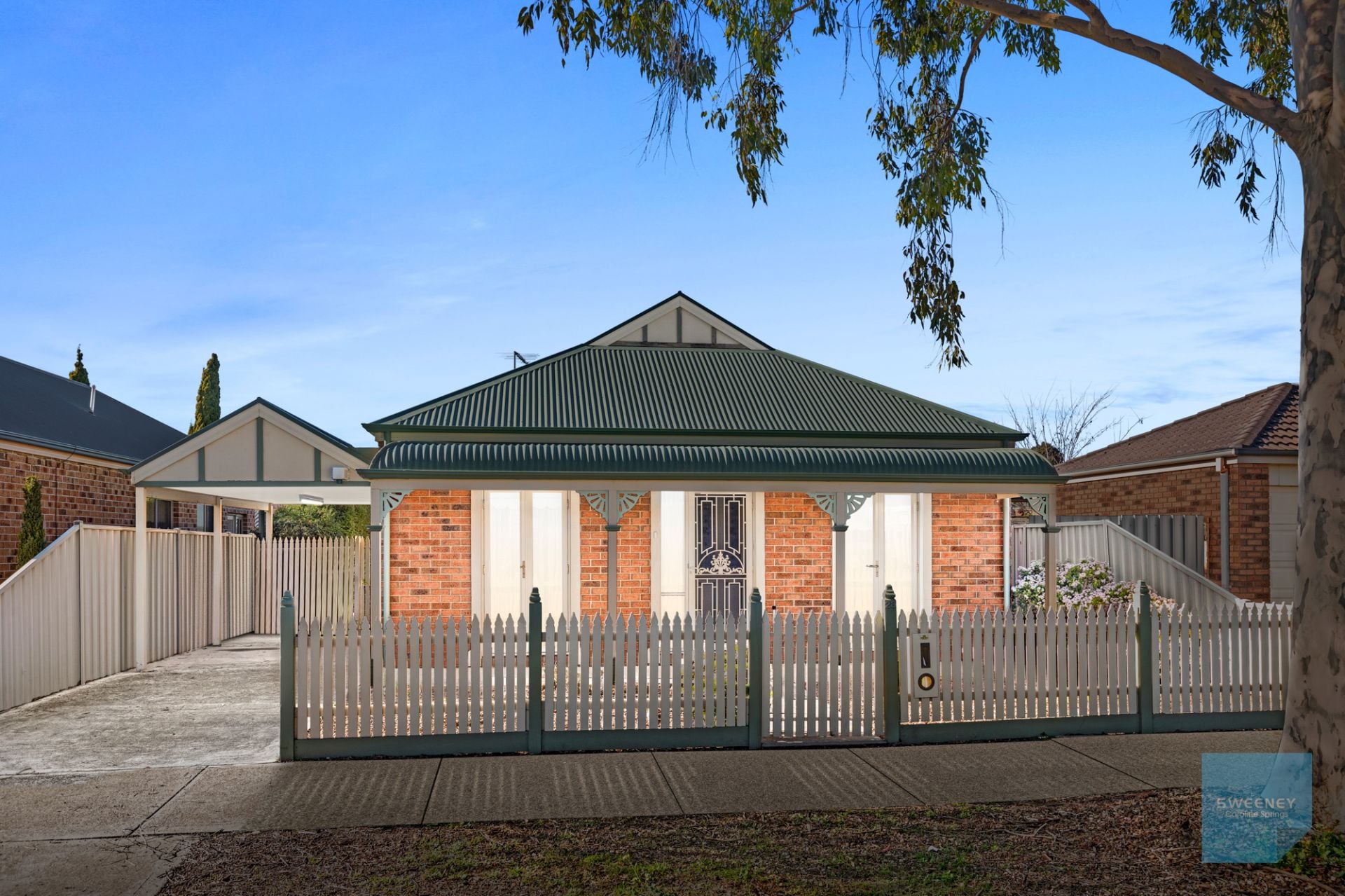 28 Naracoorte Drive, Caroline Springs - Thumbnail 2