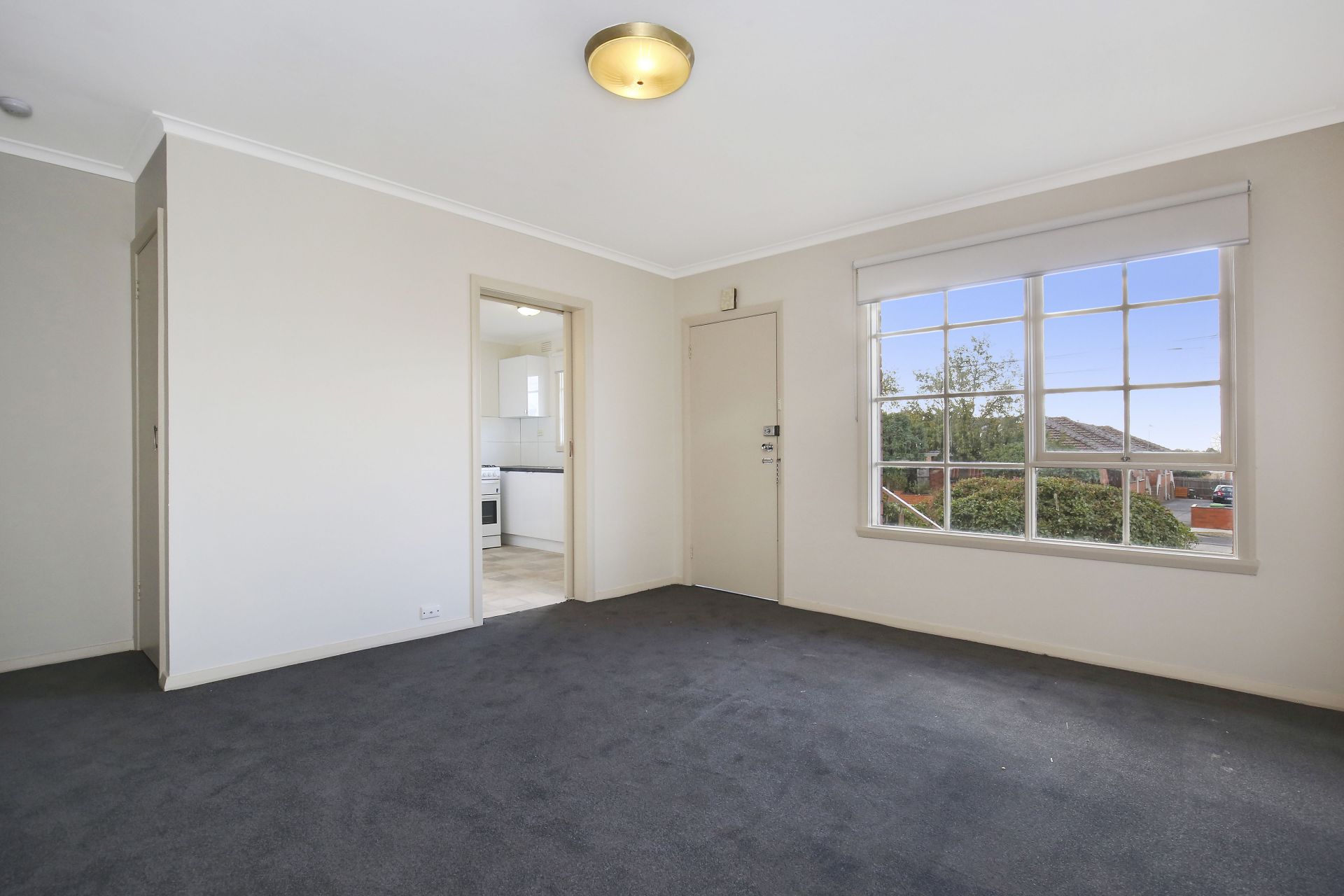 GREAT UNIT IN A PRIME LOCATION!