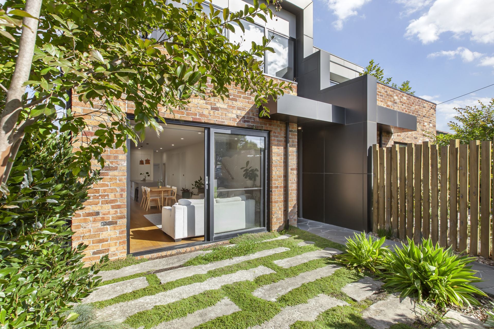 Sophisticated Luxury, Hotspot Pocket