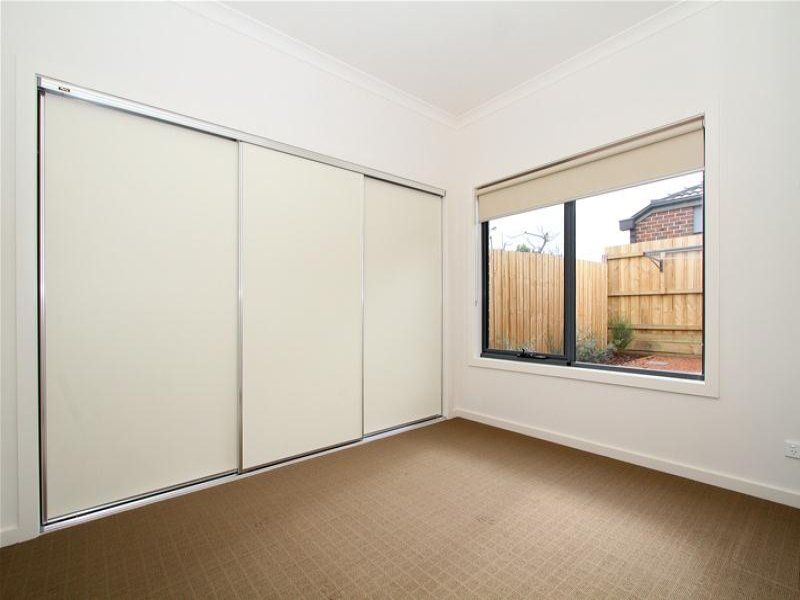 1 Bedroom Unit Plus Study!