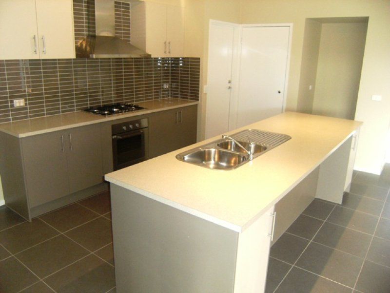 32 Gisborne Way, Caroline Springs - Thumbnail 3