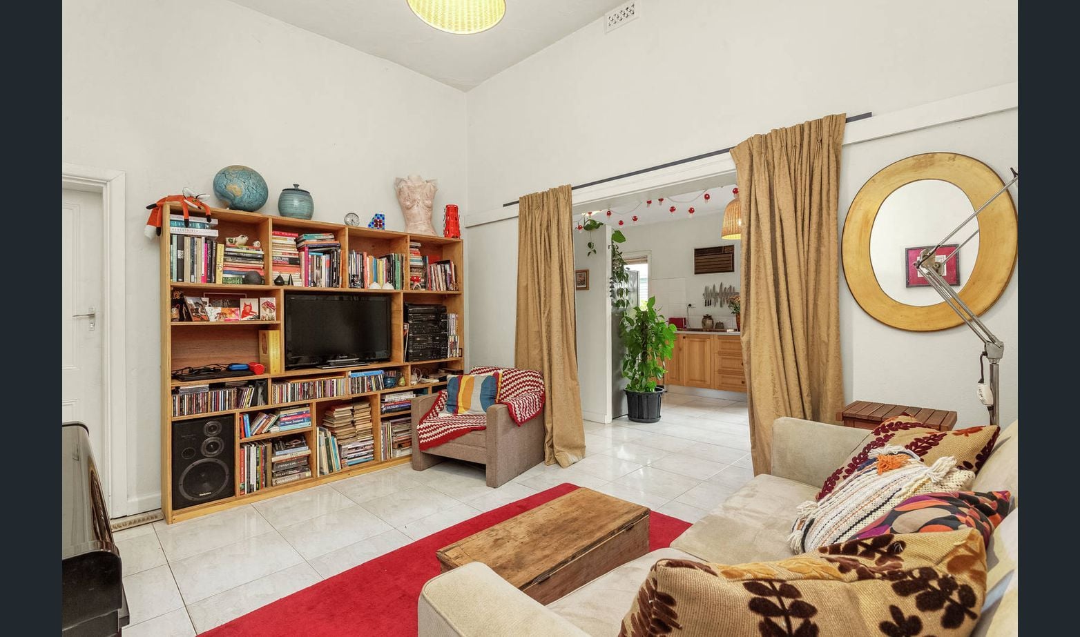 Modern Amenities On Thornbury Boarder