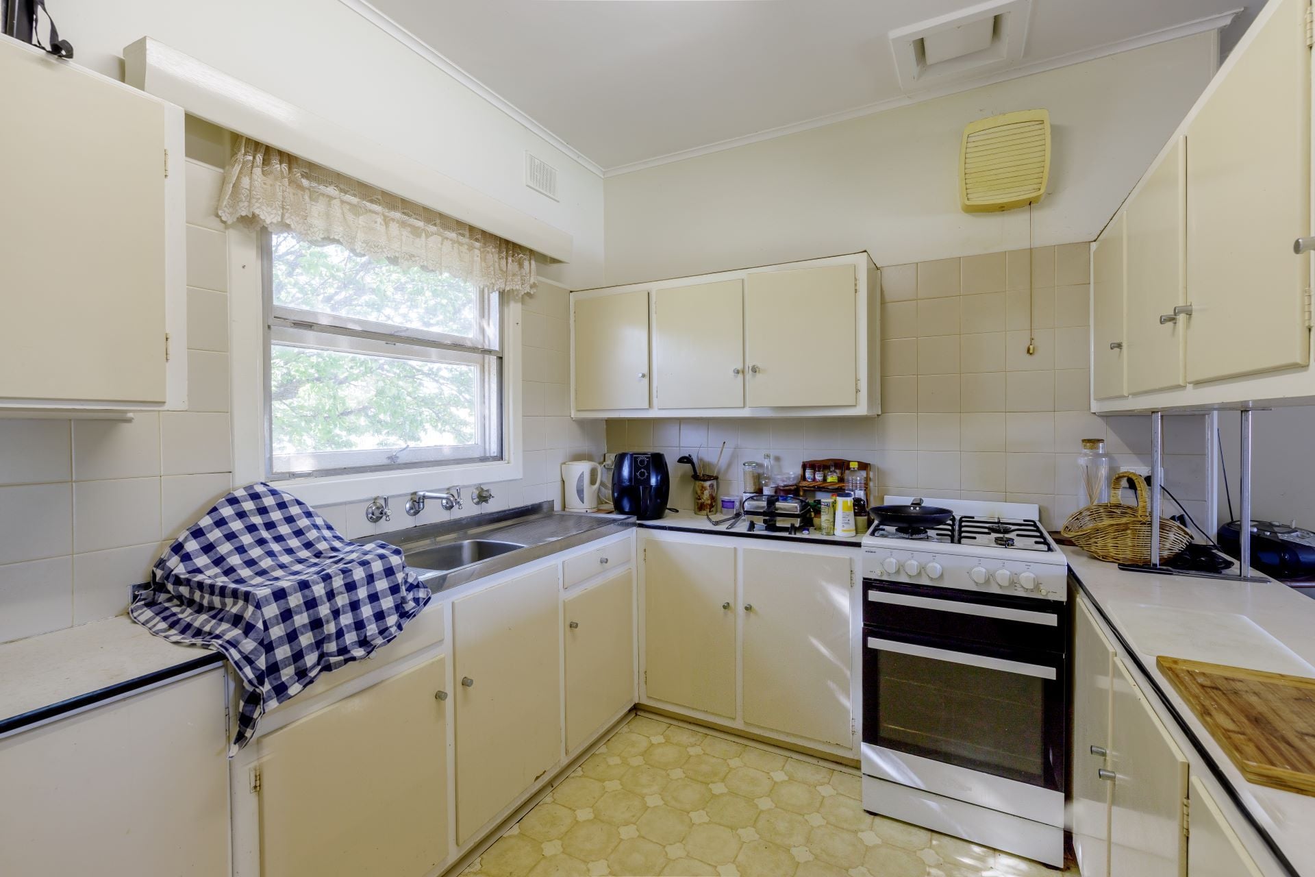 5 Upper Yorke Road Port Broughton SA, Port Broughton - Thumbnail 2