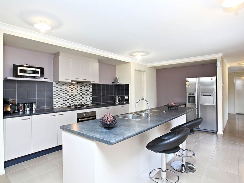 46 Double Bay Drive, Taylors Hill - Thumbnail 3