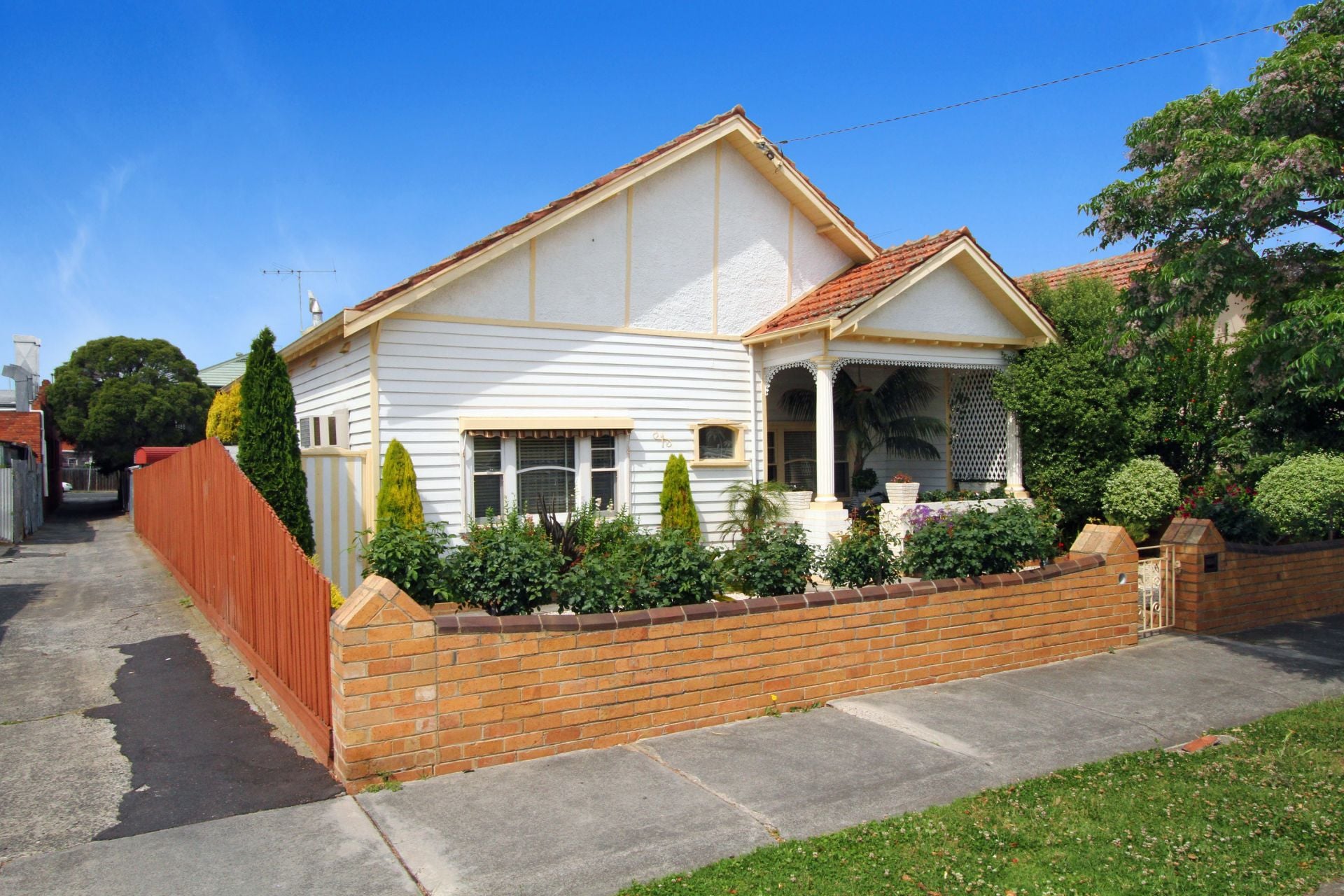 Auction This Saturday    -  SOLD   -    $695,000