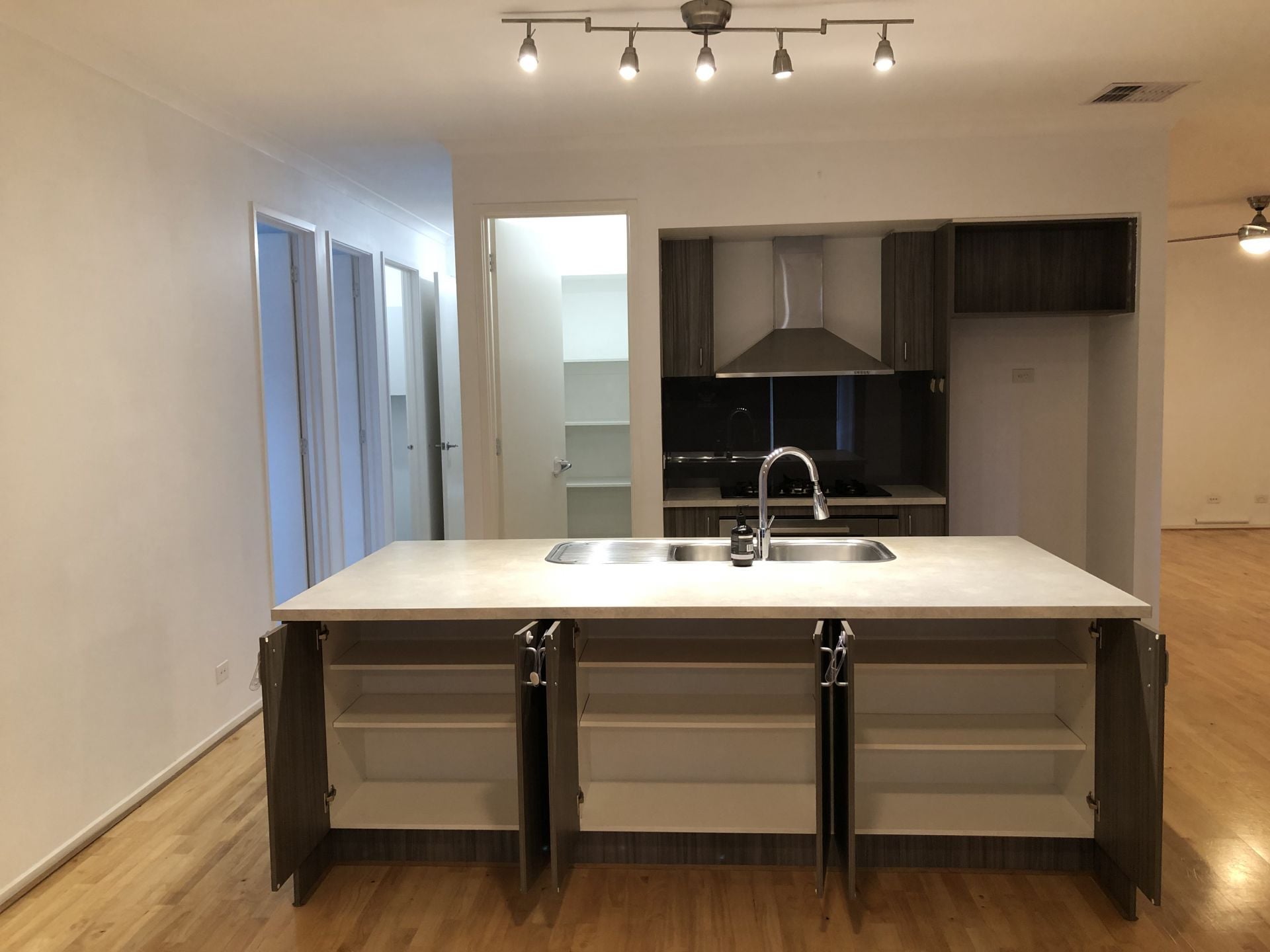 IDYLLIC FAMILY HOME WITH LOCATION TO MATCH   **UNDER APPLICATION**