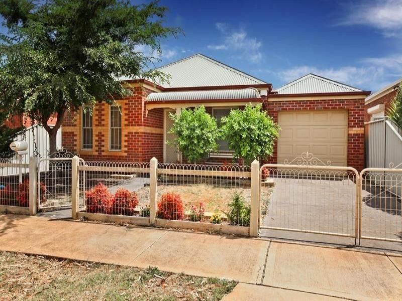 10 Taylors Court, Caroline Springs - Thumbnail 2