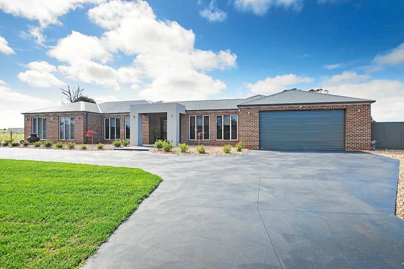 16 Carberry Drive, HOPETOUN PARK Sweeney Estate Agents
