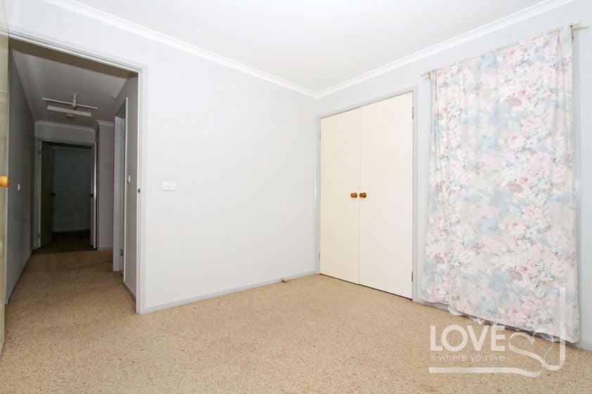 IDEALLY LOCATED TO ALL AMENITIES ! ! !