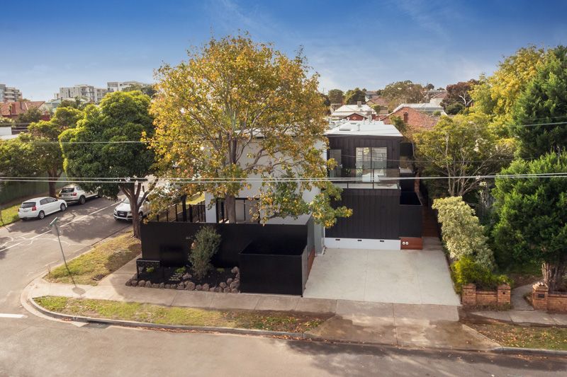 Bespoke design excellence in prime Thornbury location