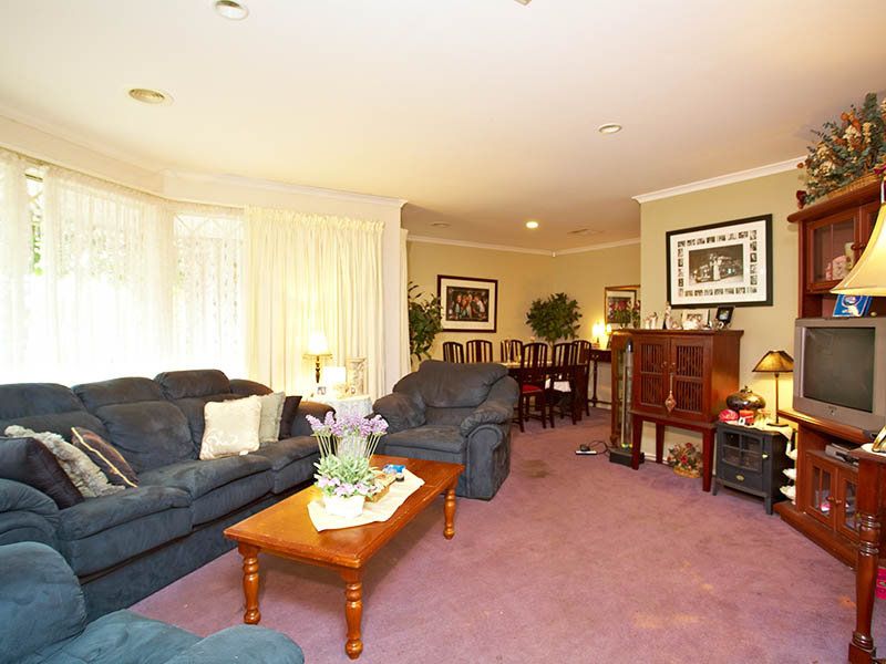 19 Franklin Place, Caroline Springs - Thumbnail 3