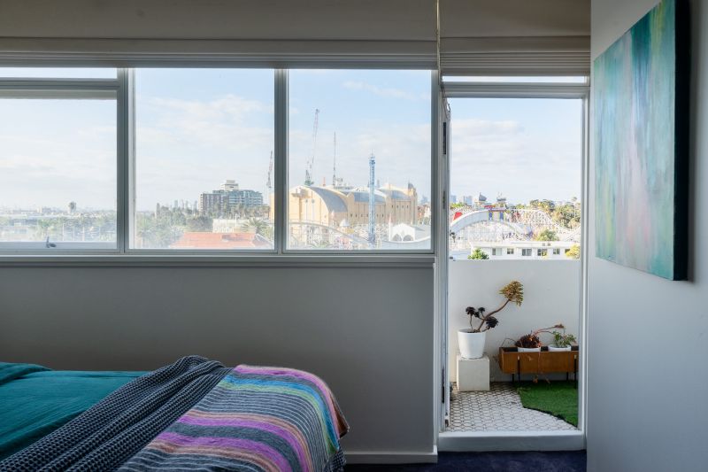 5H/12 Marine Parade, St Kilda