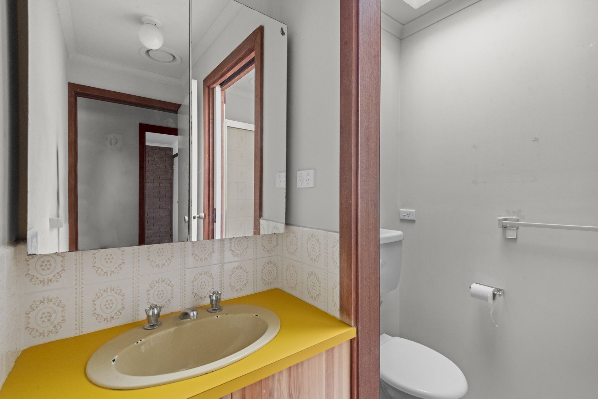 1-bedroom unit in the heart of Bundoora!