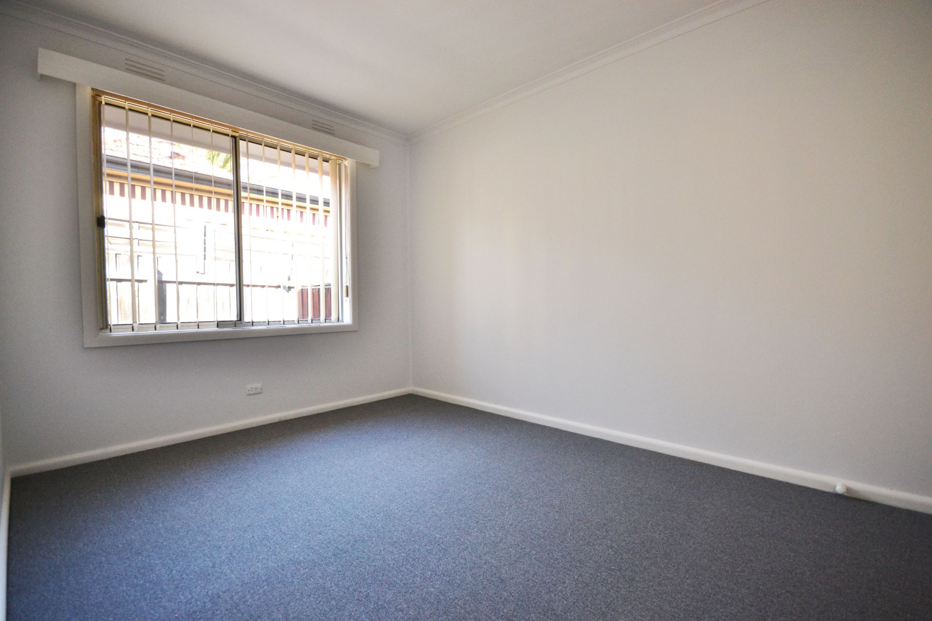 FULLY RENOVATED & IN A FABULOUS LOCATION!
