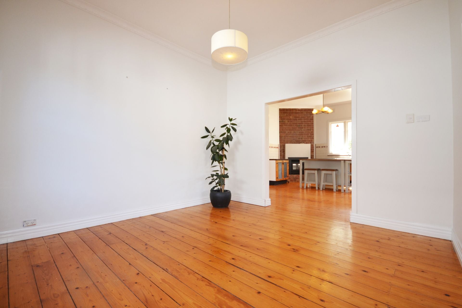 ELEGANT BEAUTY MATCHED WITH A FIRST CLASS LOCATION