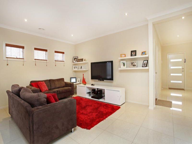 12 Warner Way, Caroline Springs - Thumbnail 5