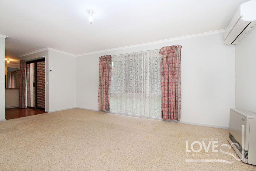 IDEALLY LOCATED TO ALL AMENITIES ! ! !