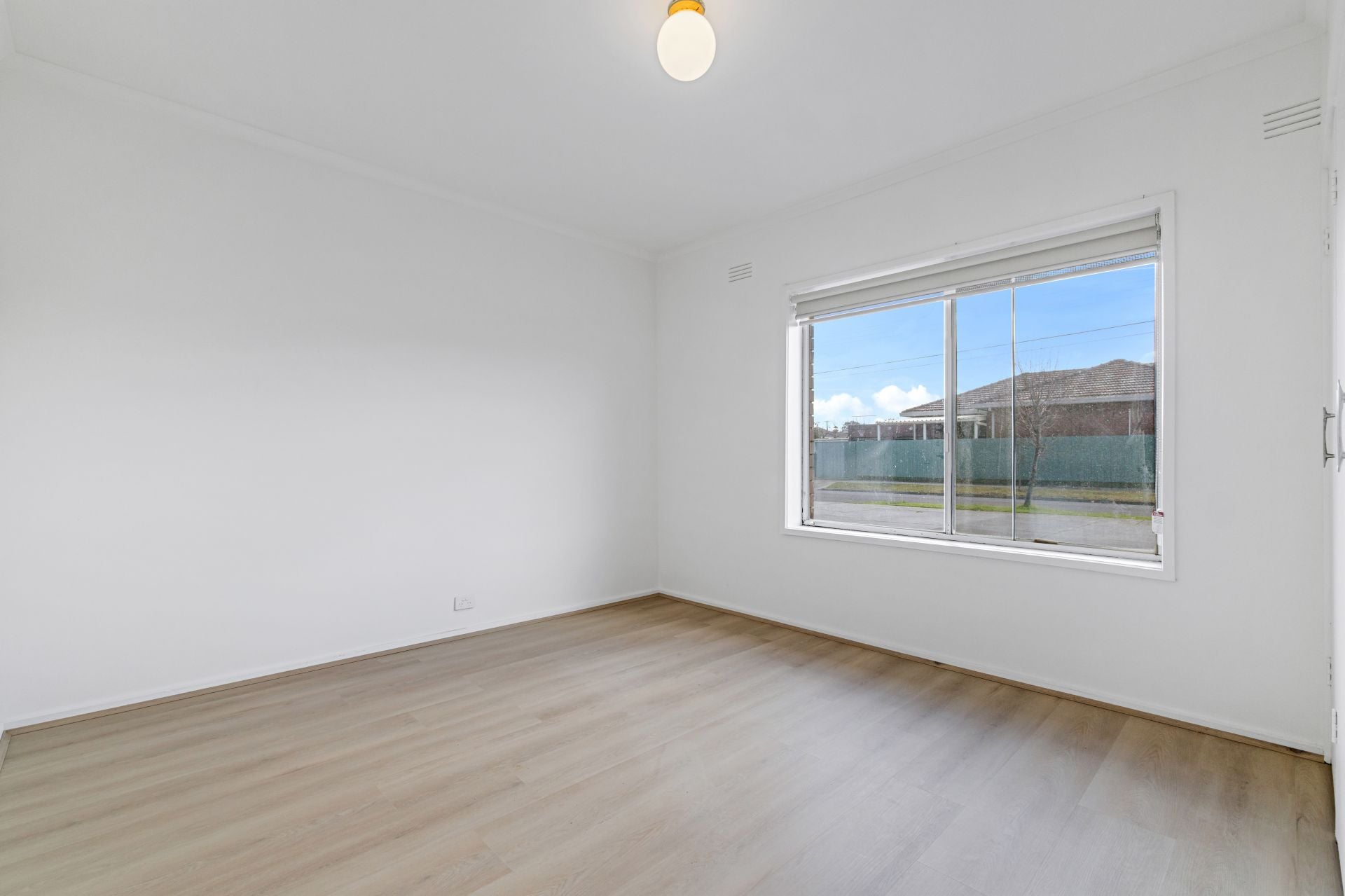 Stylish 2-Bedroom Unit in Prime Thomastown Location!