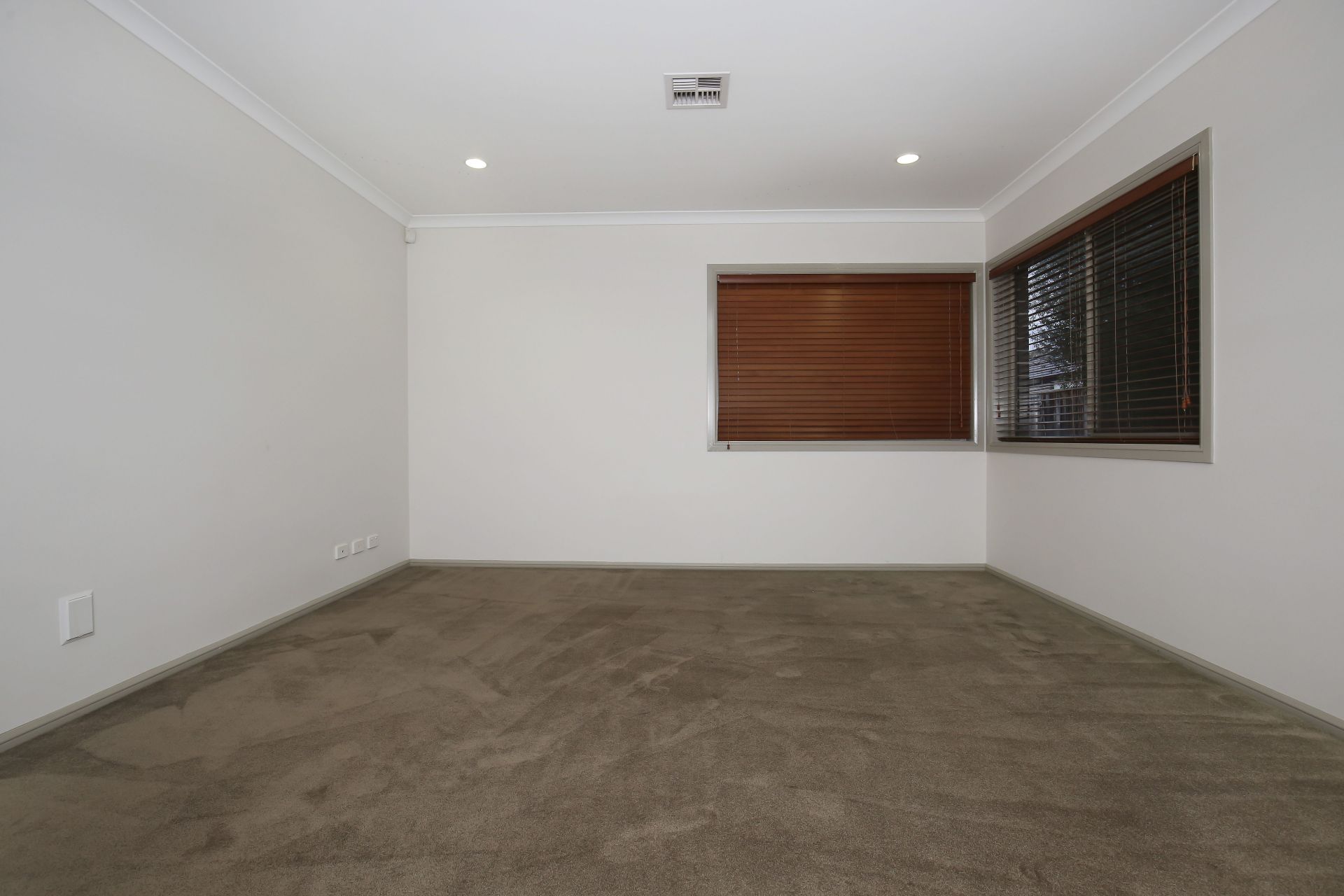 Spacious Four Bedroom Home, Theatre Room, Study & Rumpus Areas and more!