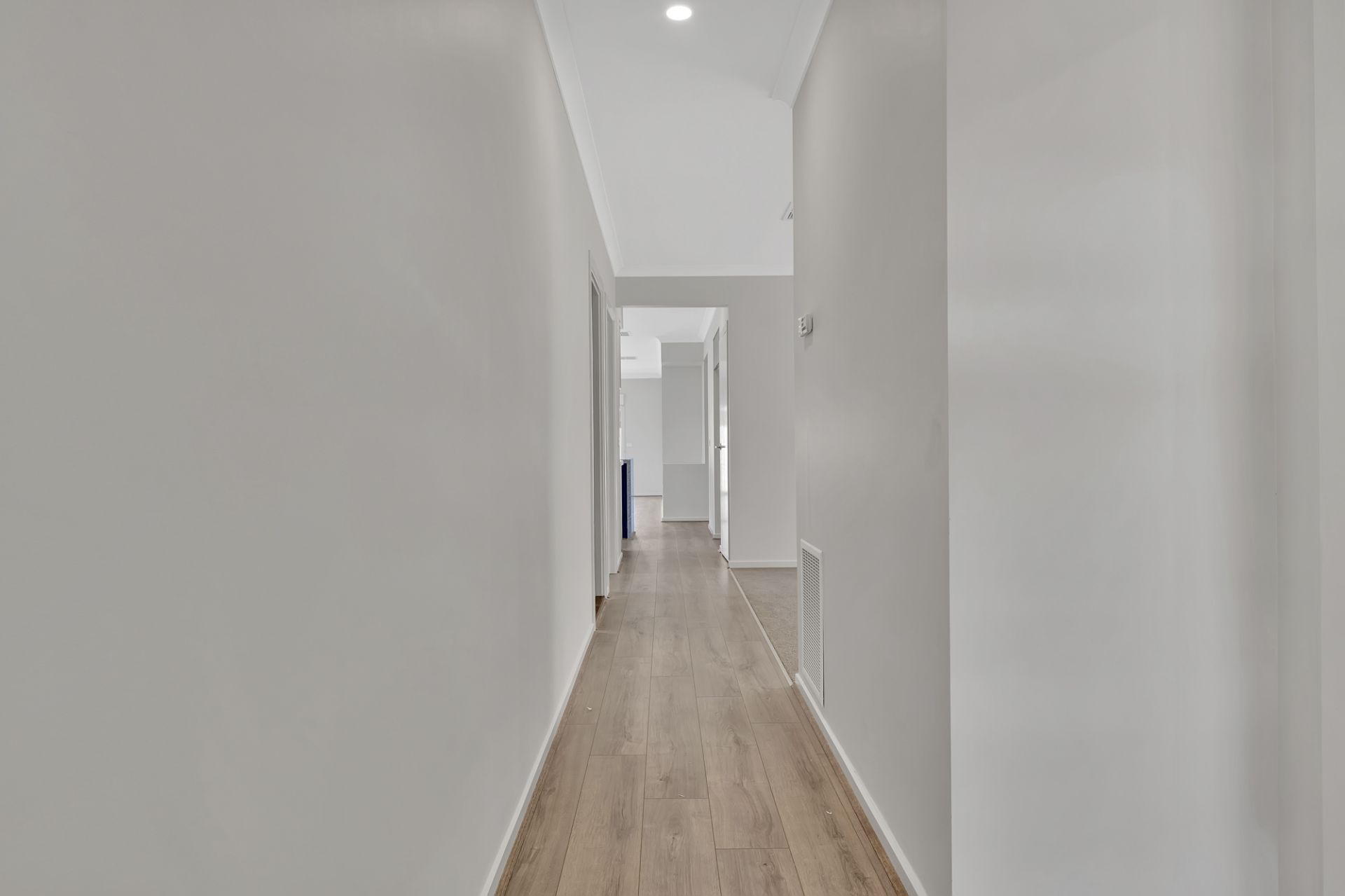 BRAND NEW A READY TO MOVE IN!