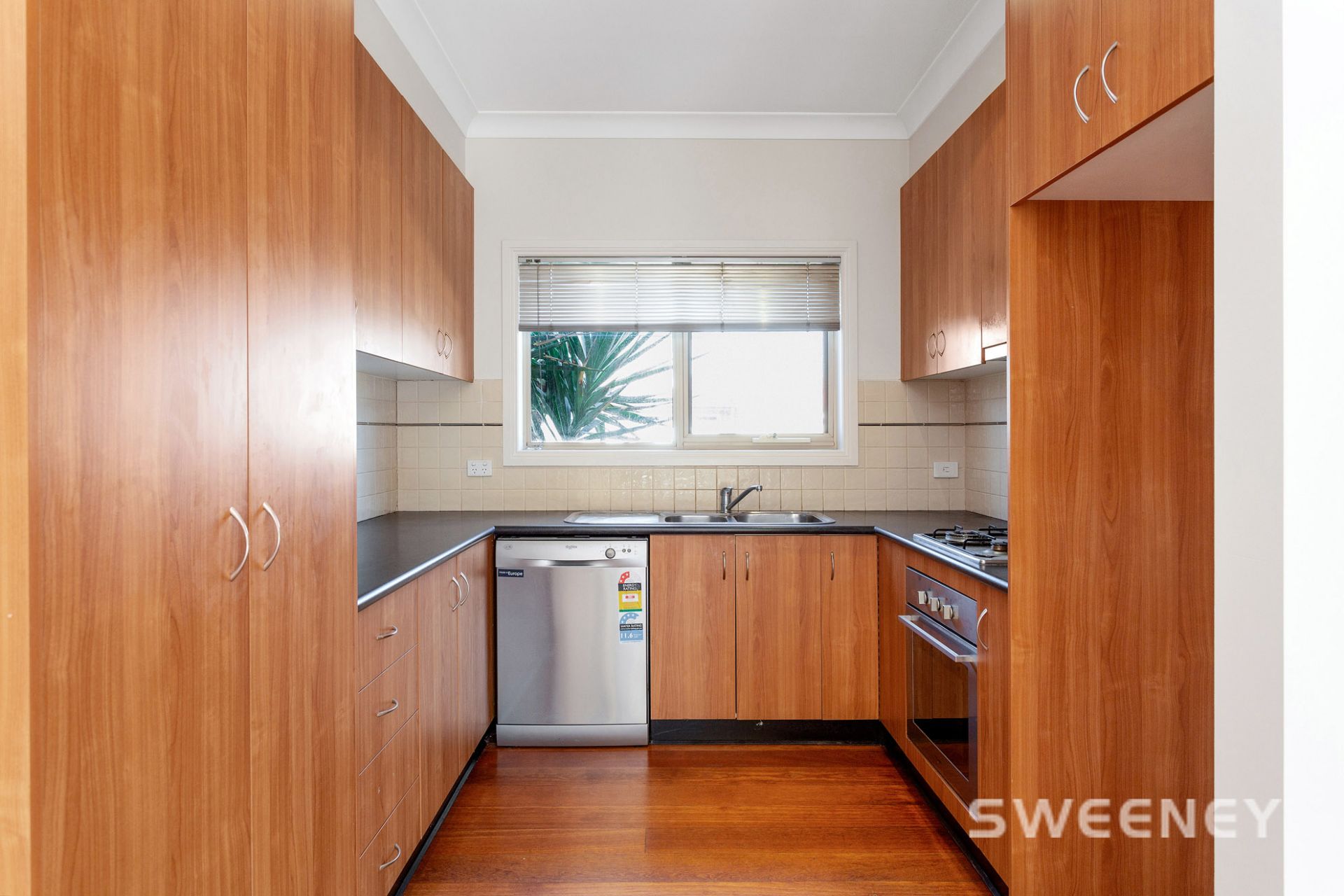15 Hopetoun Court, Altona Meadows - Thumbnail 3