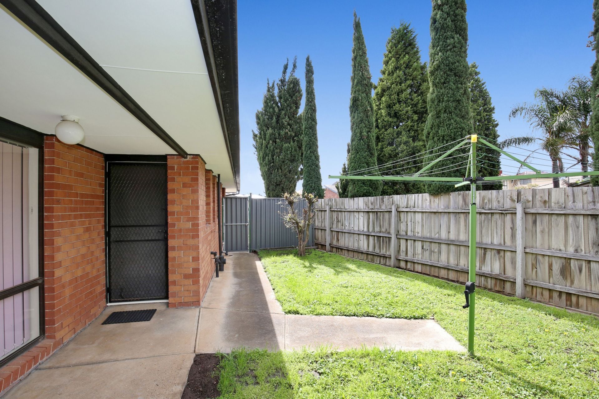 HIDDEN GEM, JUST MOMENTS TO ALL AMENITIES   *Insp Tue 7th May @ 5:05pm*