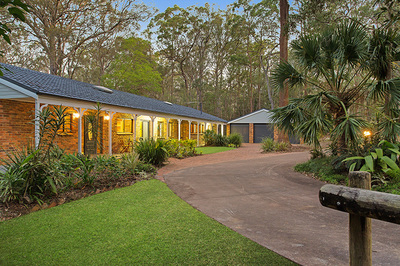 Private Hideaway Bordering Lake Samsonvale & Bush Reserve