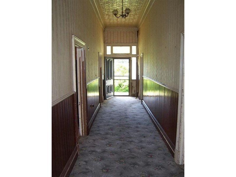 CLASSIC VICTORIAN HOMESTEAD : 2.5 ACRES