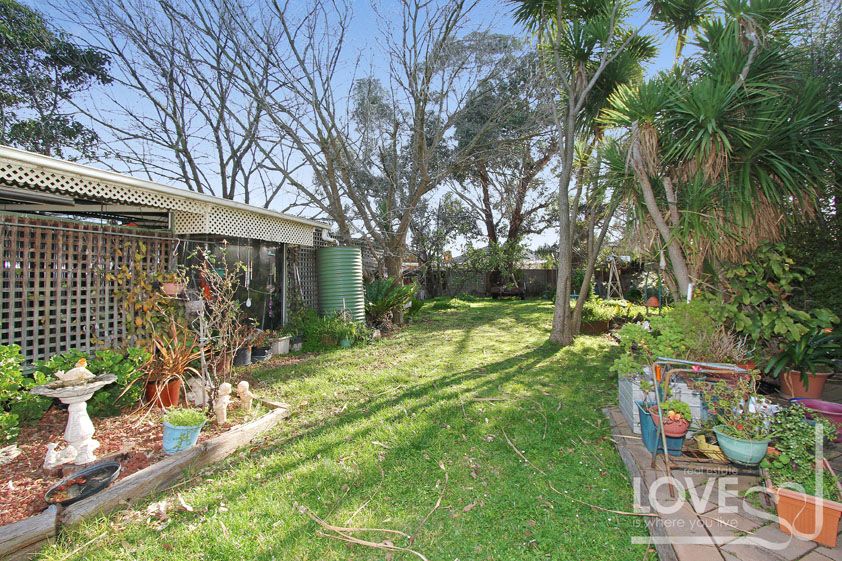 SPOTLESS FAMILY HOME IN GREAT LOCATION & BIG BACKYARD FOR THE KIDS!
