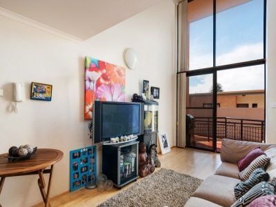 TOP FLOOR LOFT APARTMENT