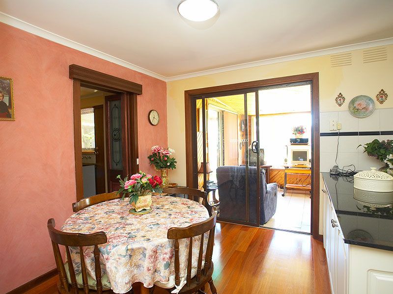 35 Roach Drive, Altona Meadows - Thumbnail 4