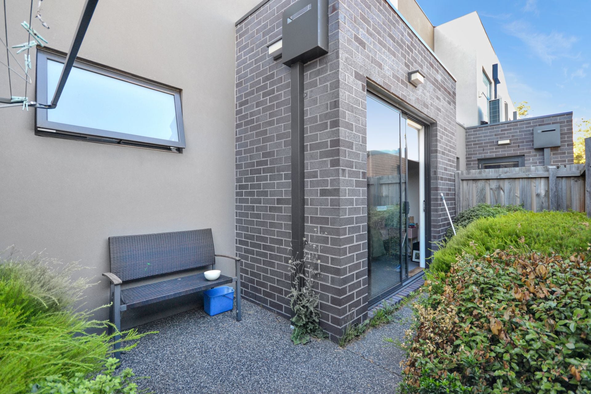 STYLISH MODERN LIVING
