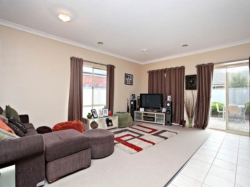 9 Lyme Park Circle, Caroline Springs - Thumbnail 6
