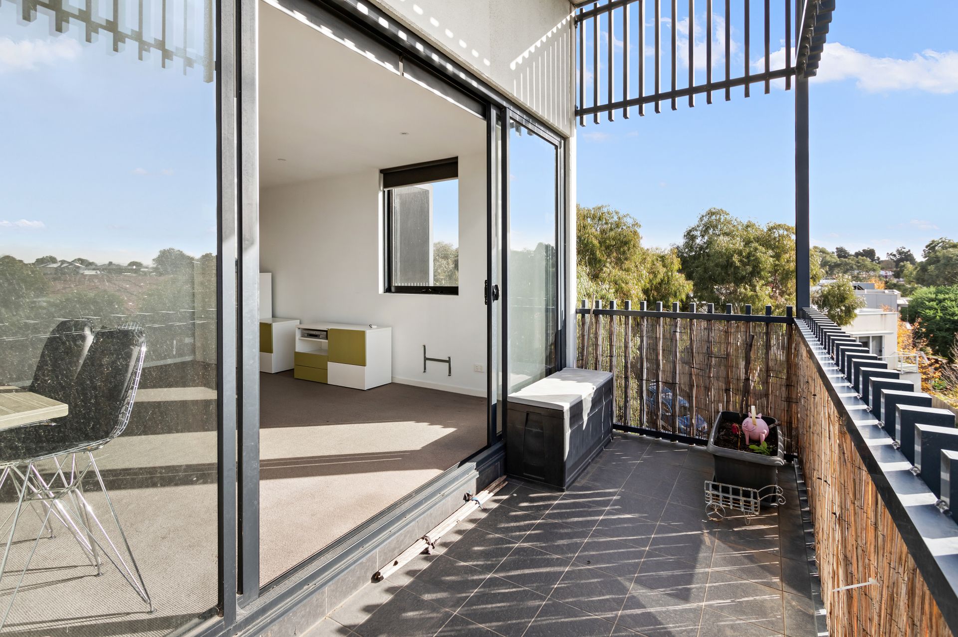 Ideal One Bedroom with Views