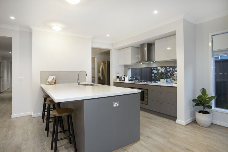 27 Infinity Drive, Fraser Rise - Thumbnail 4