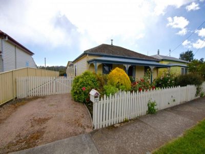 4
 
 
 
  
 
 
 2
 
 
 
  
 
 
 1
 
 
 
 
 
 
 
 137 Main Street, SHEFFIELD TAS 7306, Sheffield - Thumbnail 4