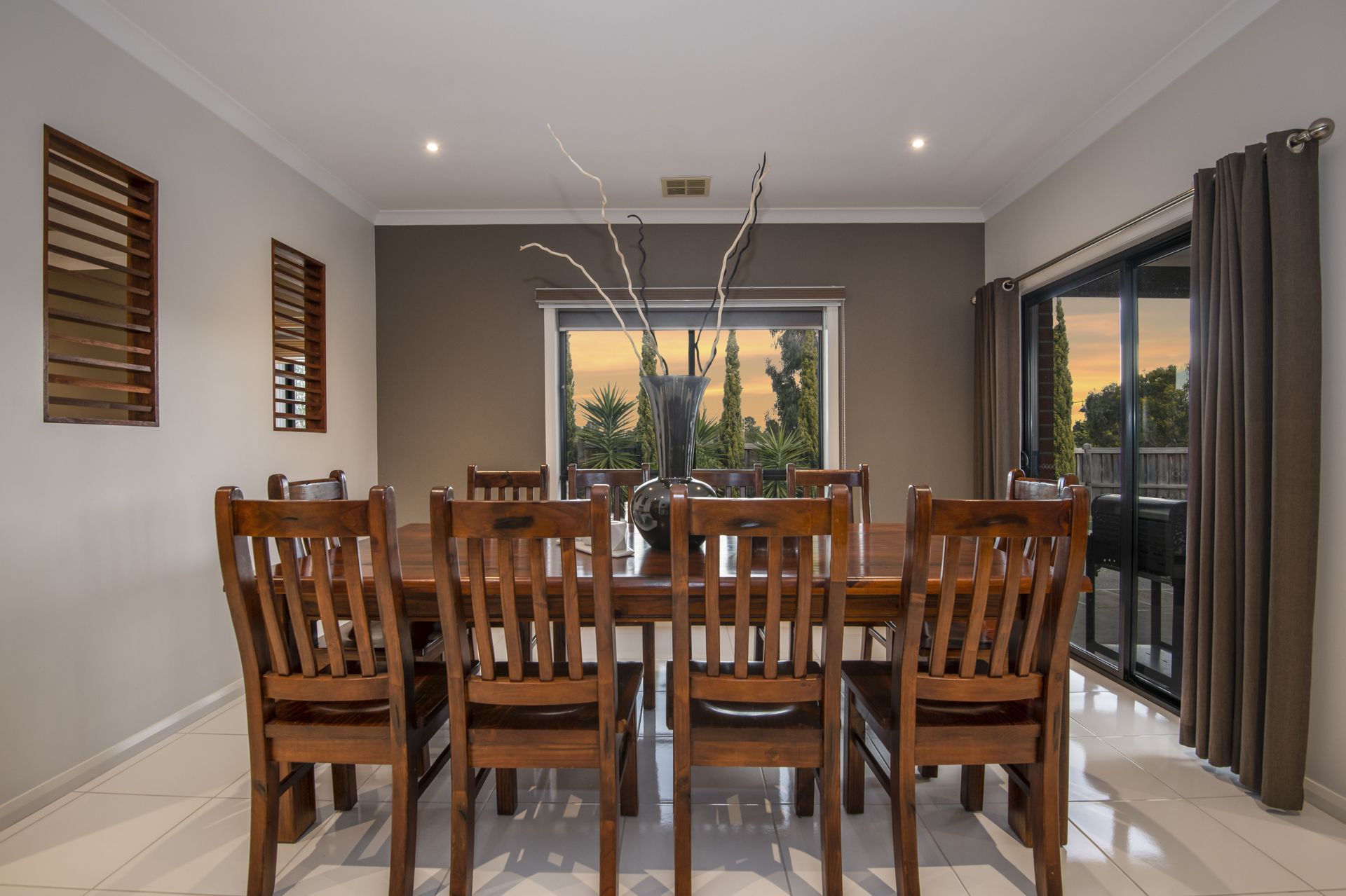 GREAT FAMILY HOME  - DUAL CORNER ACCESS