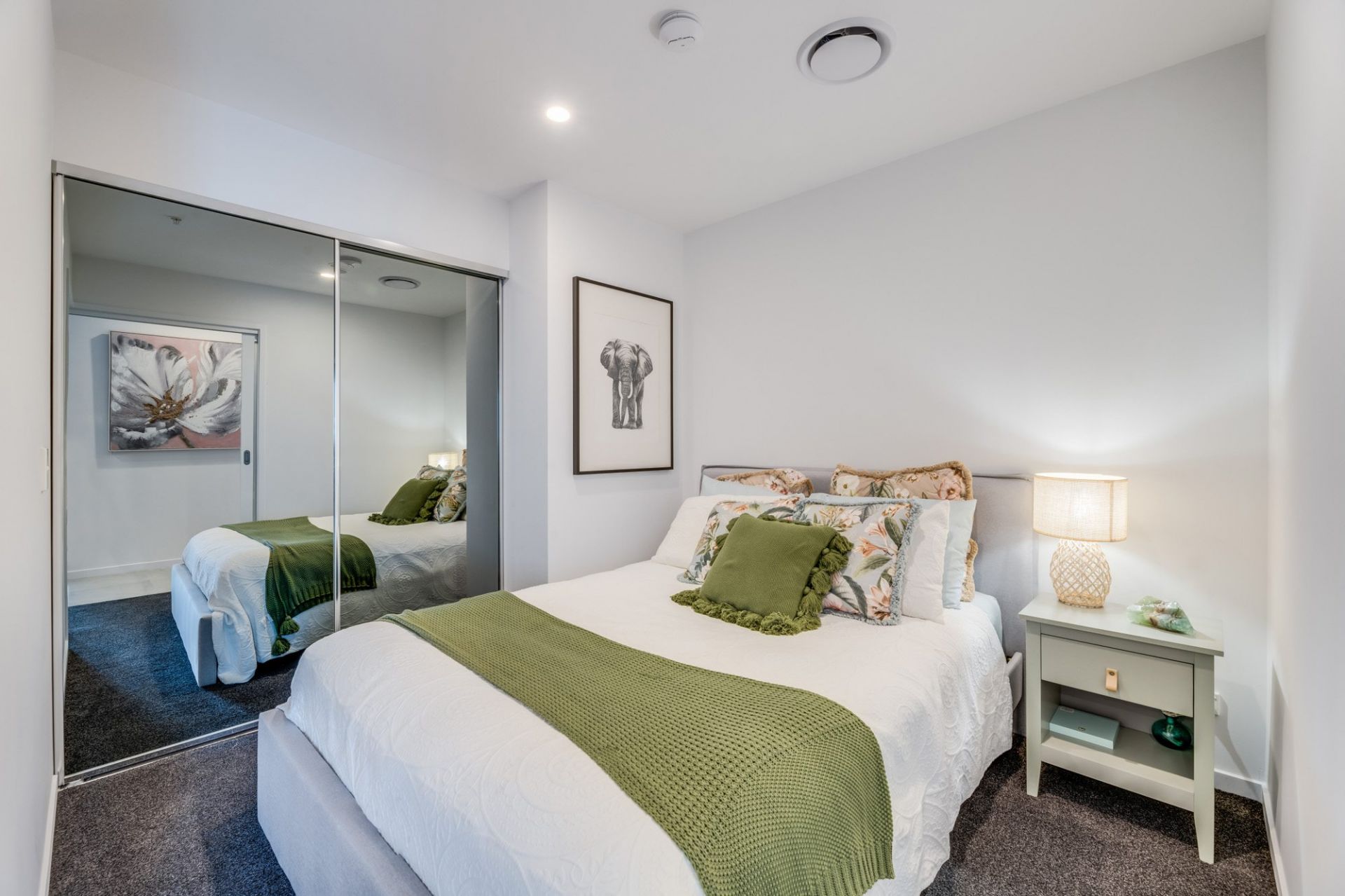 5702/5 Harbour Side Court, Biggera Waters - Thumbnail 3