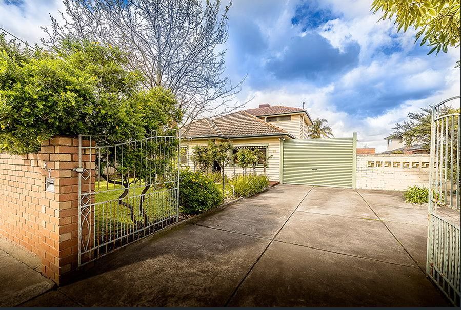 QUALITY HOME, SENSATIONAL LOCATION