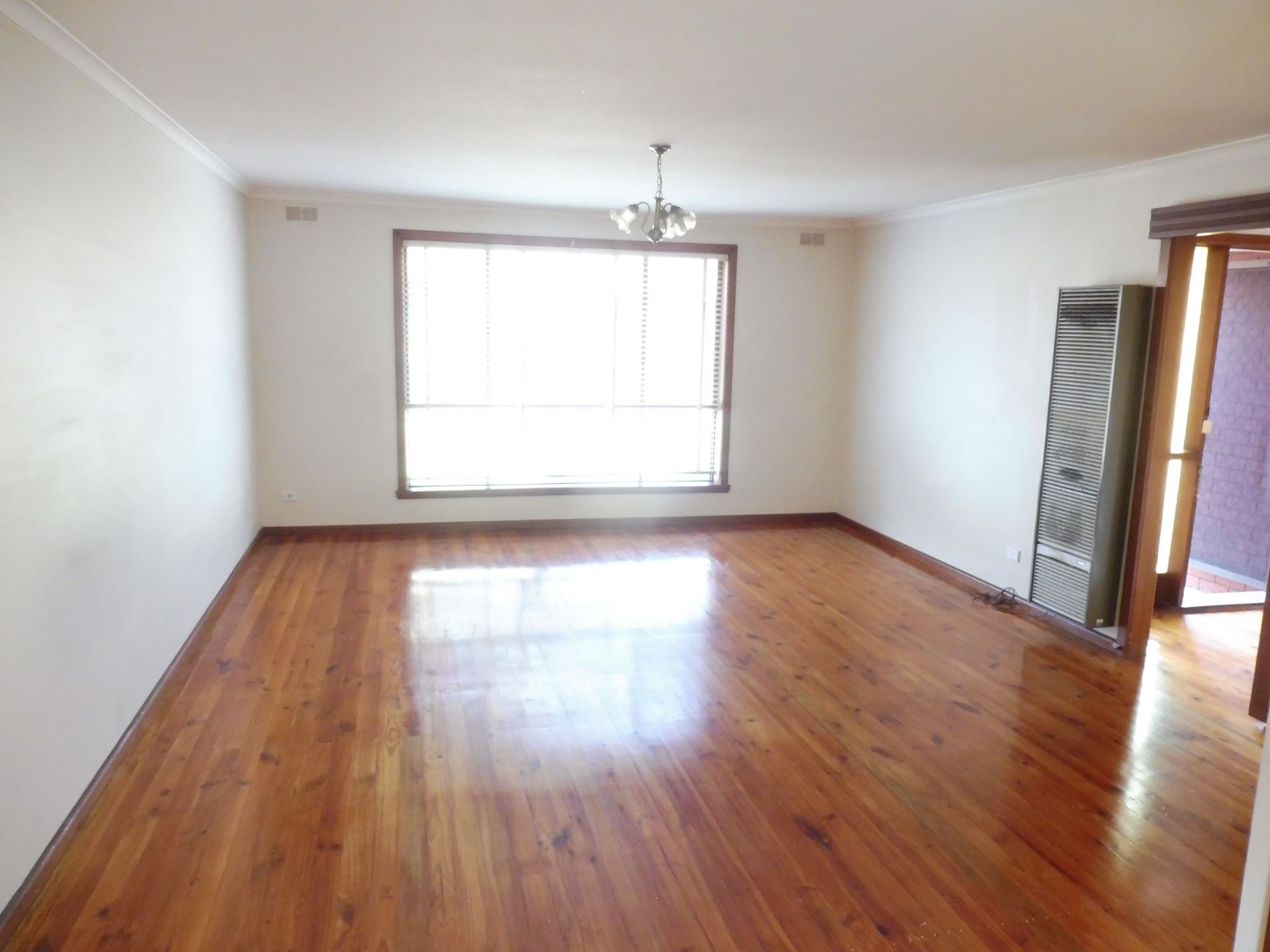 2 BEDROOM UNIT IN FANTASTIC LOCATION