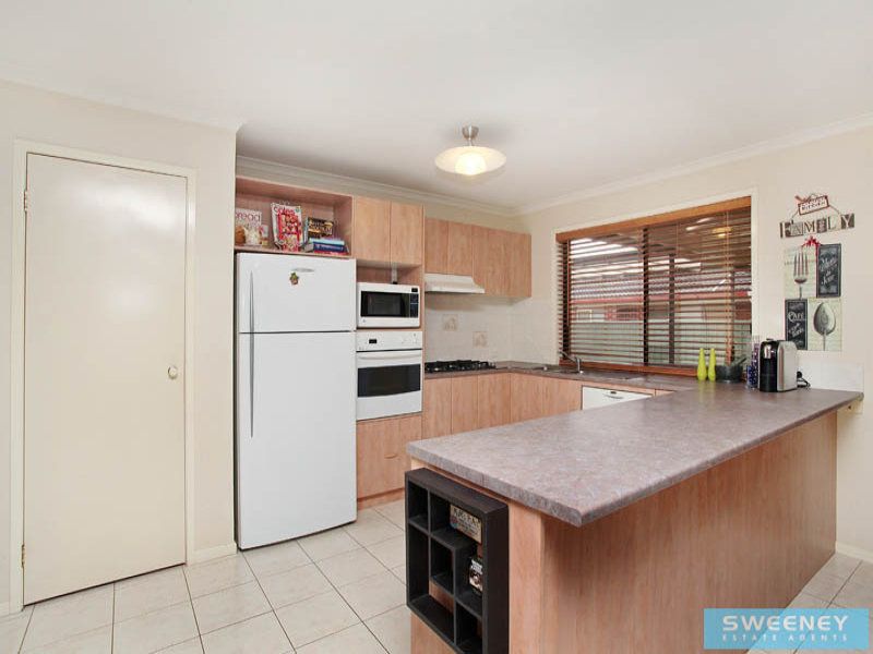 4 Castlemaine Way, Caroline Springs - Thumbnail 3