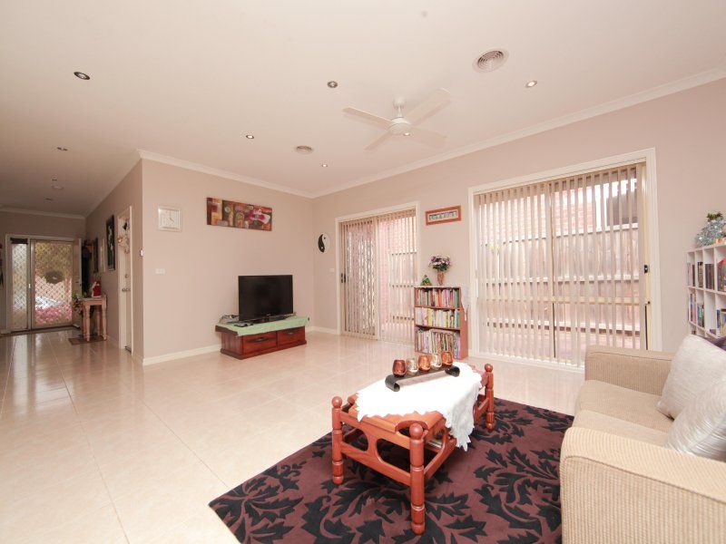 27 Paringa Avenue SOUTH MORANG, South Morang - Thumbnail 7